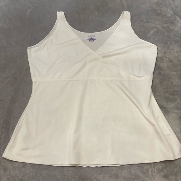 Spanx hide and sleek white crossover Sleeveless tank Top 3215 - Picture 2 of 6